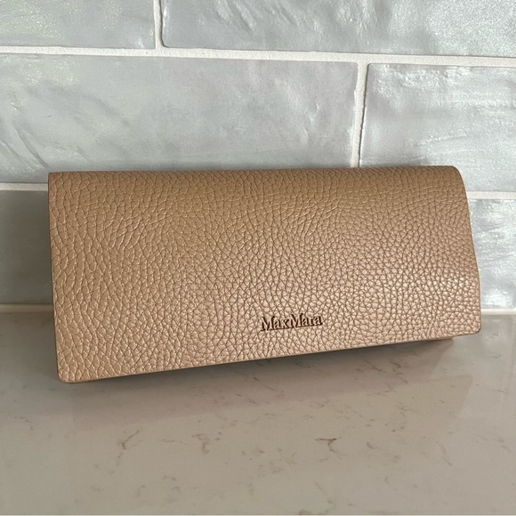 NEW MaxMara Tan Pebbled Leather Fold-Over Magnetic Close Sunglass Case & Cloth - Picture 11 of 11